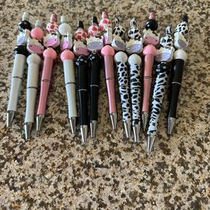 Crafty pens they are all different , i can send a video if needed